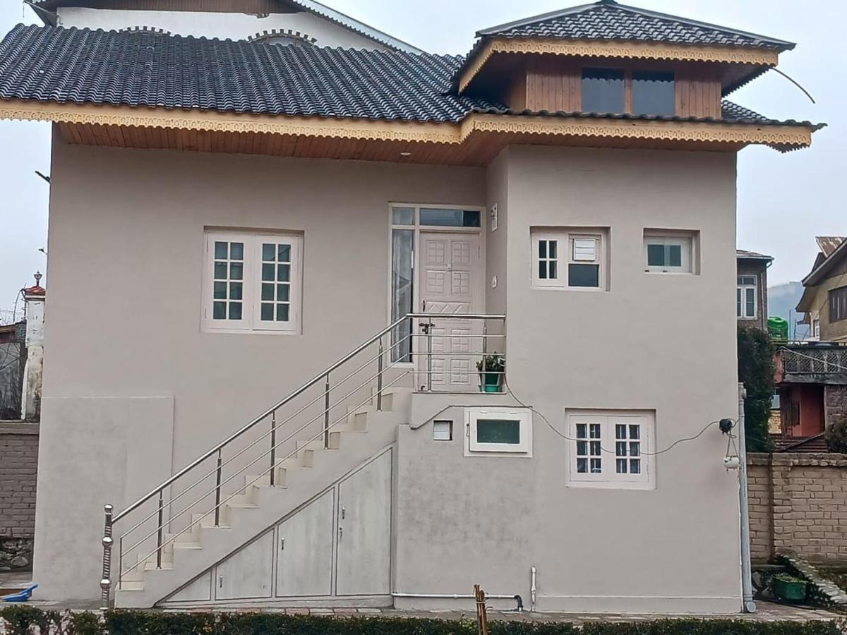 Farsal Villa Srīnagar Exteriör bild